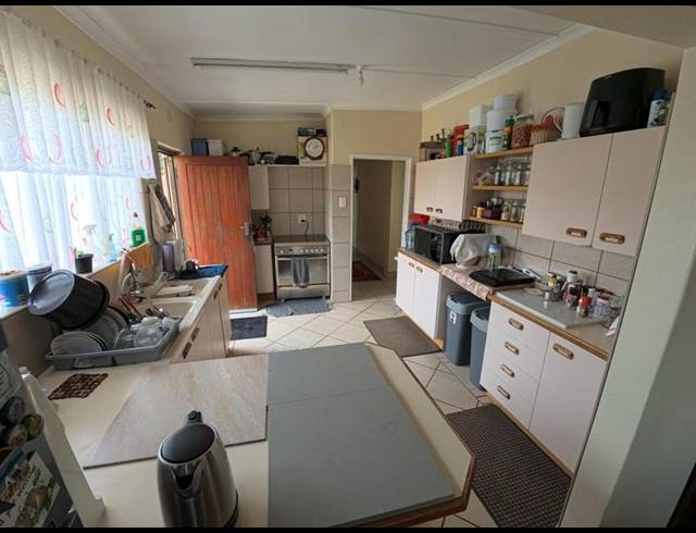 3 BEDROOM HOUSE FOR SALE IN GEORGE EAST